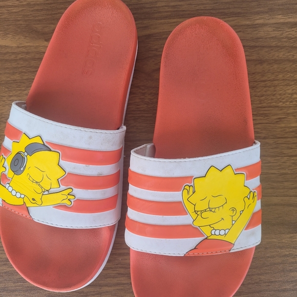 Adidas adilette size 7 woman slides - Picture 5 of 7